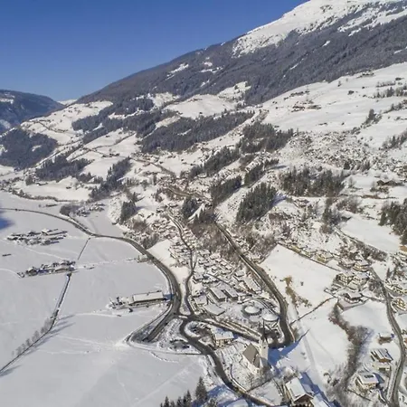 Schoeneben Traumhuette Wald im Pinzgau