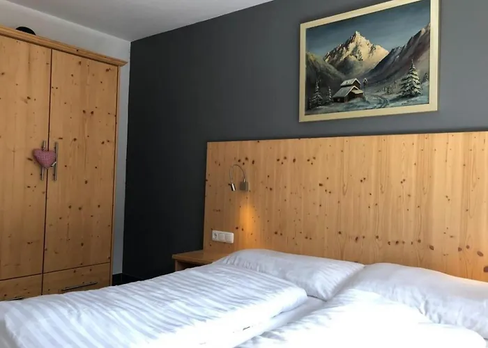 Schoeneben Traumhuette * Wald im Pinzgau